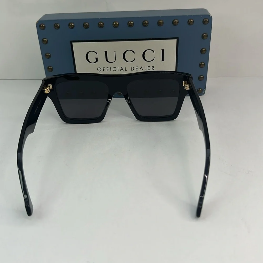 💯 - New Authentic Gucci Solid Grey Rectangular Unisex Sunglasses GG0962S 005…